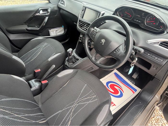 Peugeot 208 2014