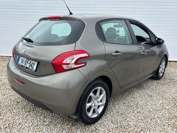 Peugeot 208 2014