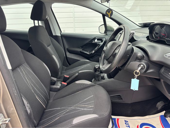 Peugeot 208 2014