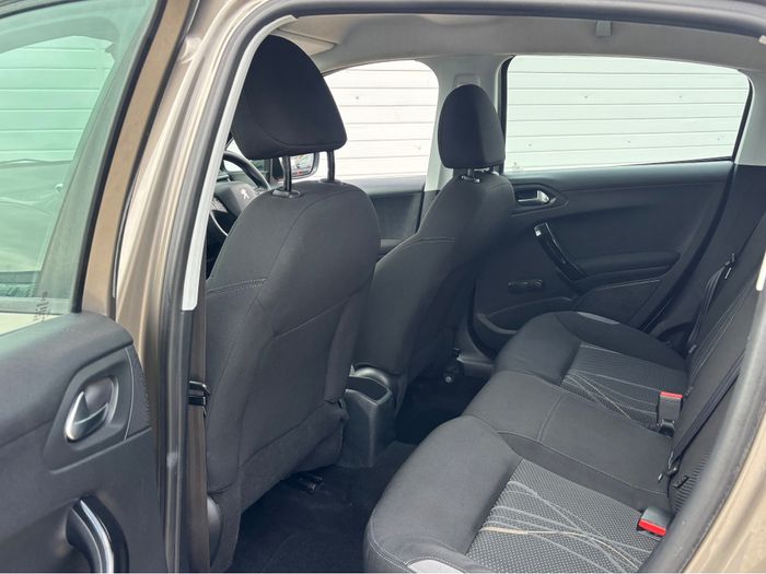 Peugeot 208 2014