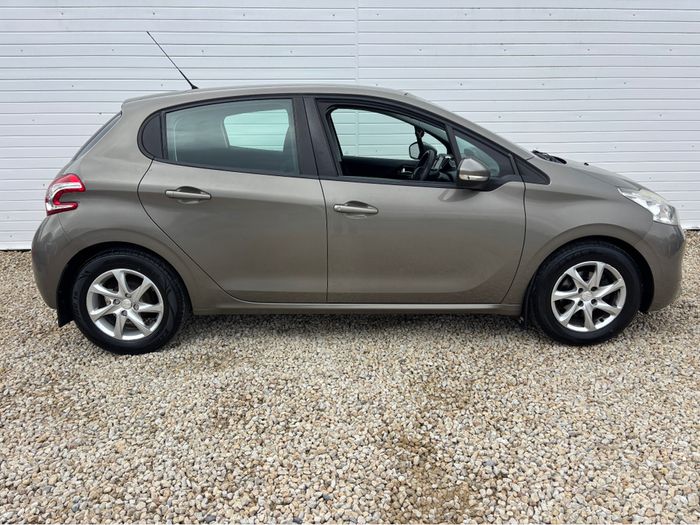 Peugeot 208 2014