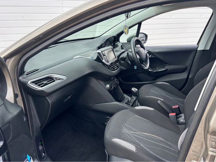 Peugeot 208 2014