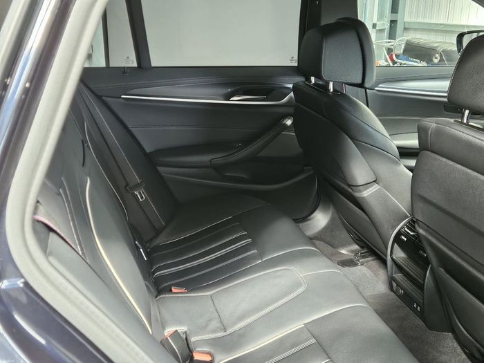 BMW 5 Series 2021