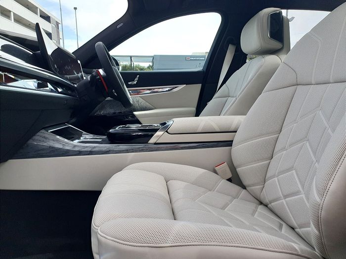 BMW 7 Series 2025