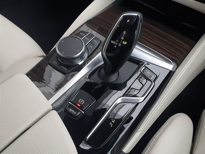 BMW 5 Series 2023