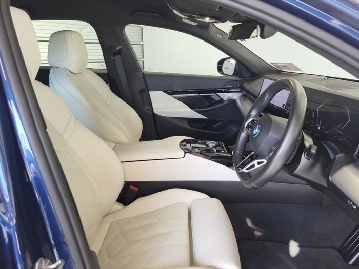 BMW 5 Series 2024