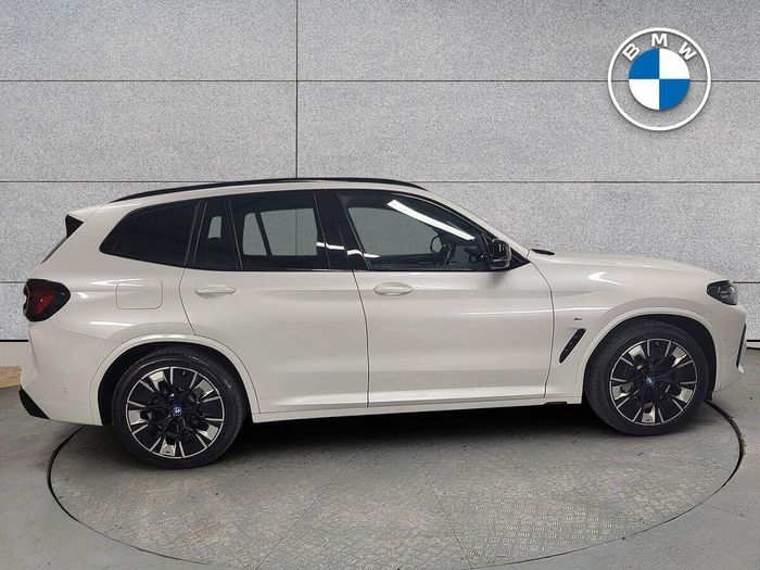 BMW iX3 2024