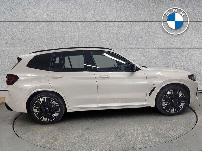 BMW iX3 2024