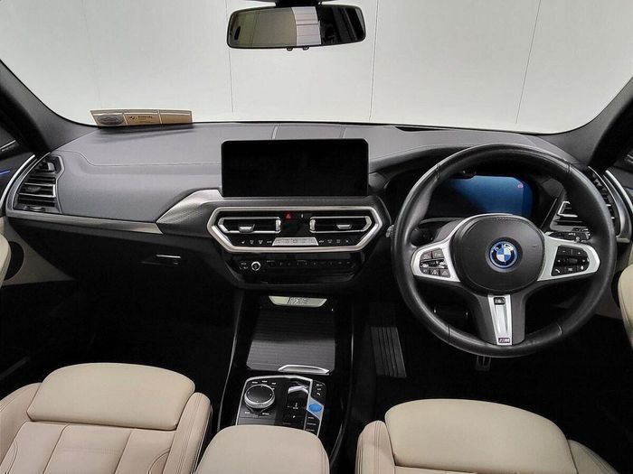 BMW iX3 2024