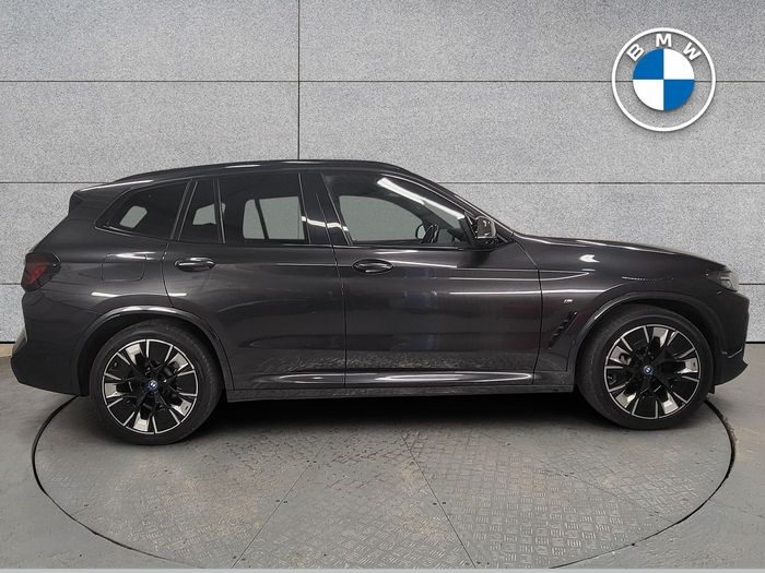 BMW iX3 2024