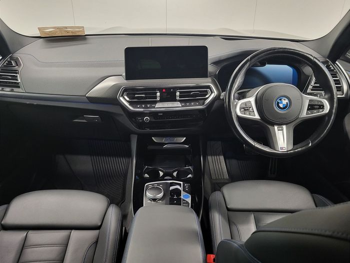 BMW iX3 2024