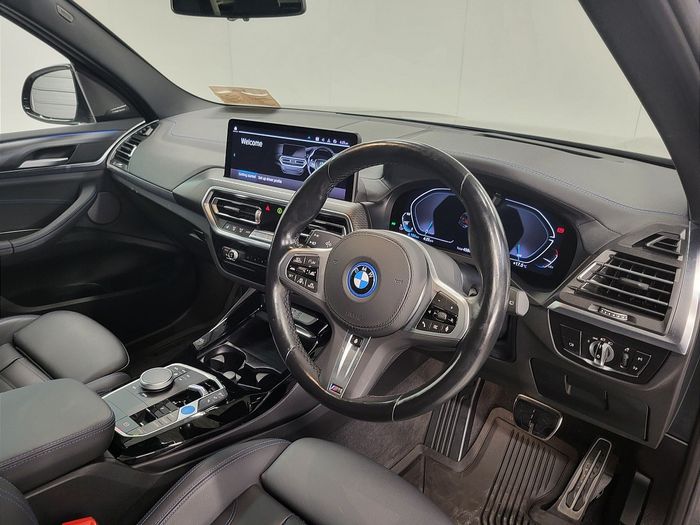 BMW iX3 2024
