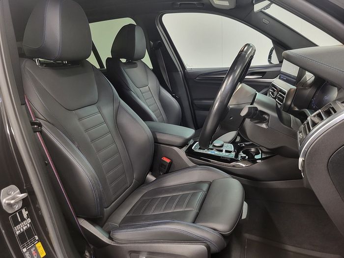 BMW iX3 2024
