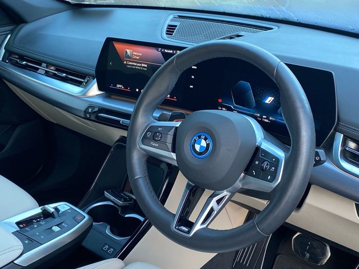 BMW iX1 2025