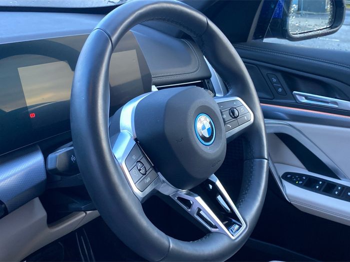 BMW iX1 2025