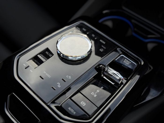 BMW i5 2025