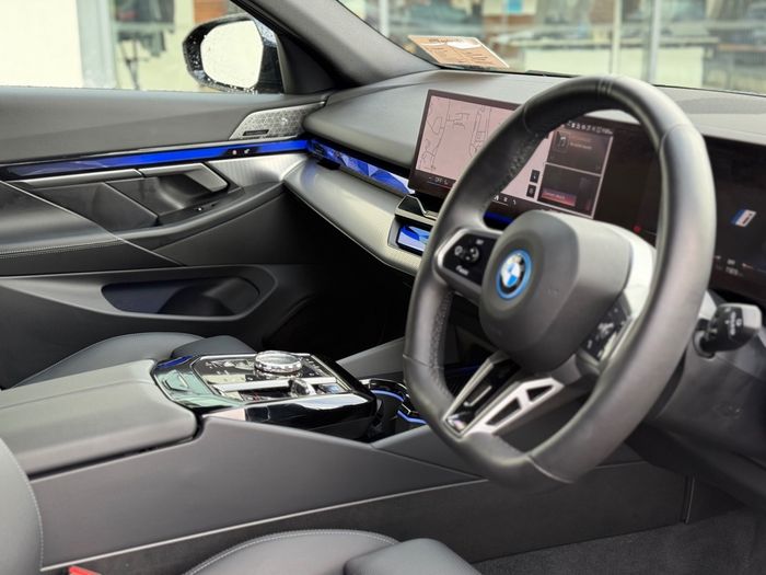BMW i5 2025