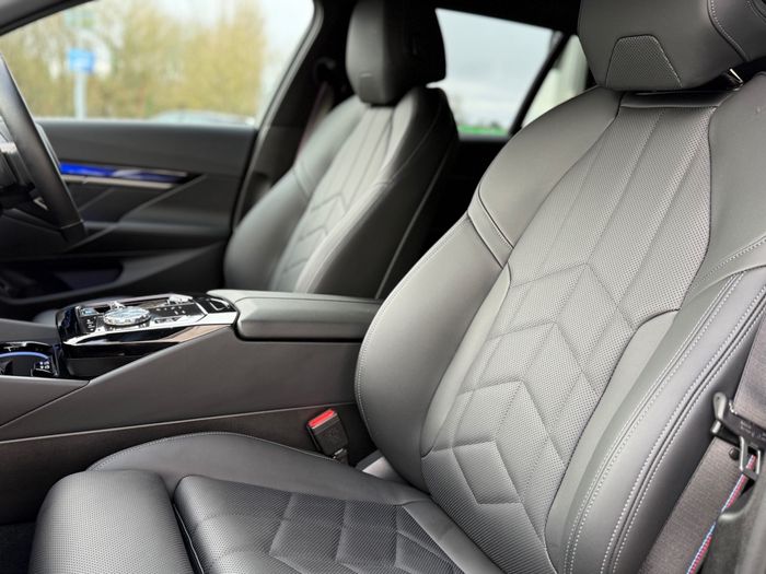 BMW i5 2025