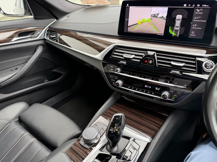 BMW 5 Series 2023
