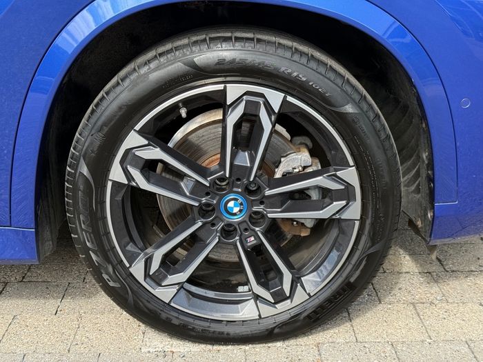 BMW iX1 2023