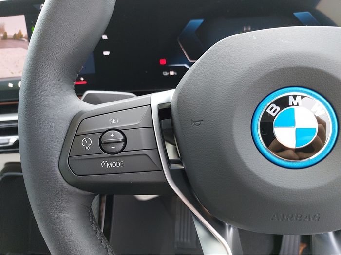 BMW iX1 2024