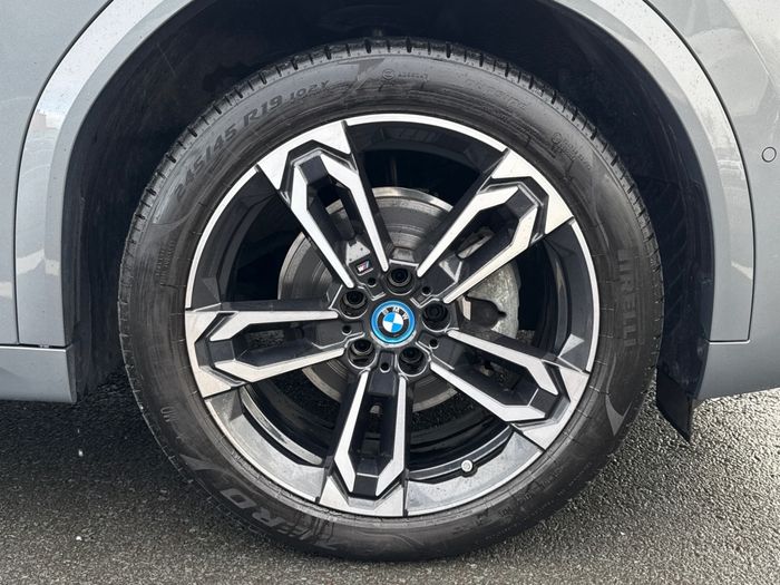 BMW iX2 2025