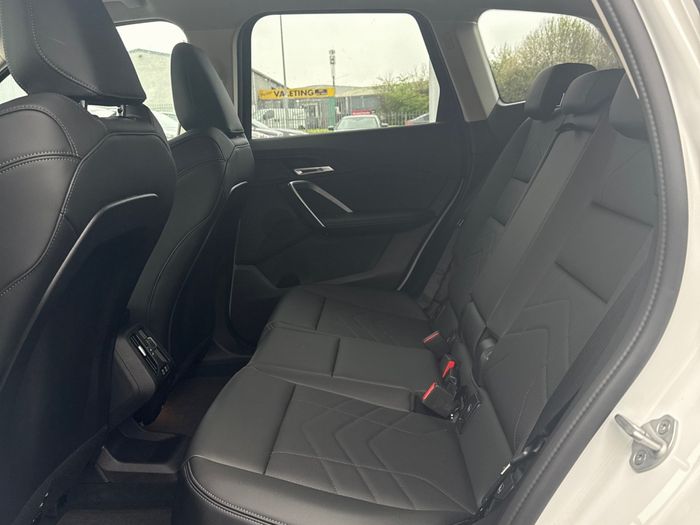 BMW iX1 2025
