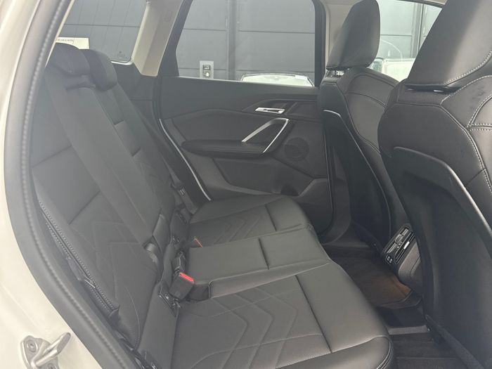 BMW iX1 2025