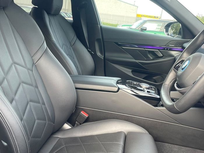 BMW i5 2025