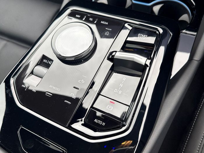 BMW i5 2024