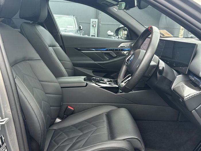 BMW i5 2024