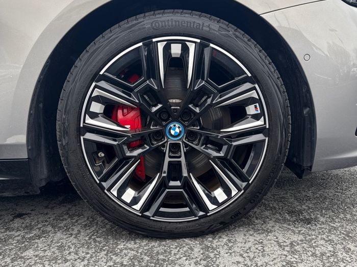 BMW i5 2024