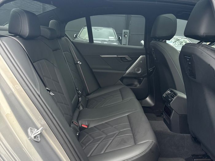 BMW i5 2024