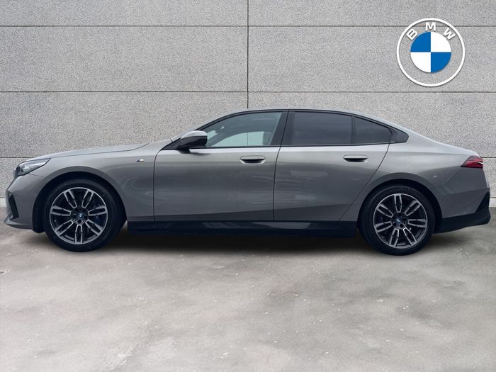 BMW i5 2024