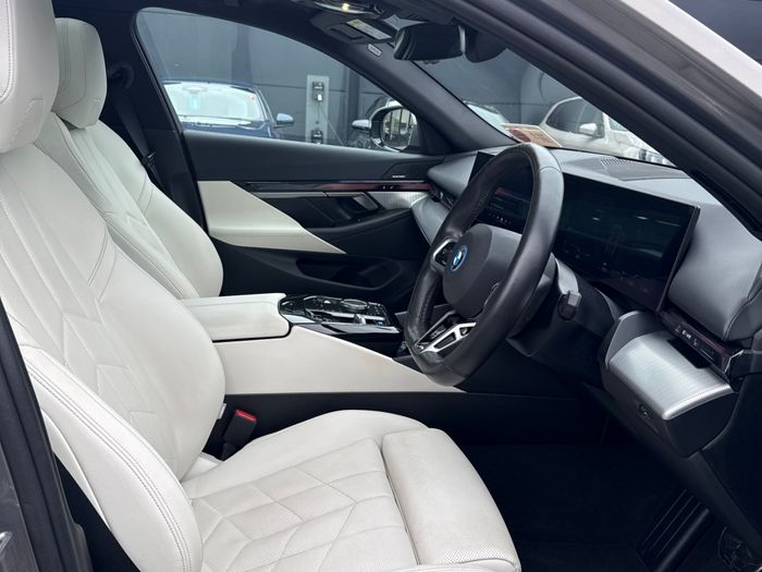 BMW i5 2024