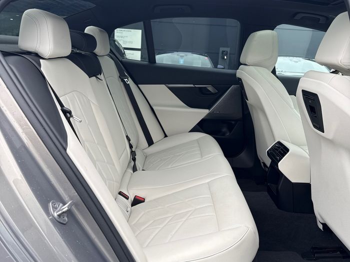 BMW i5 2024