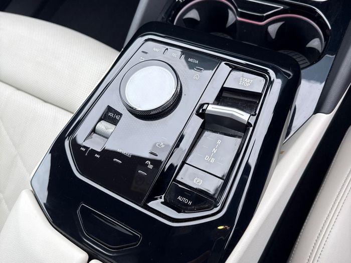 BMW i5 2024