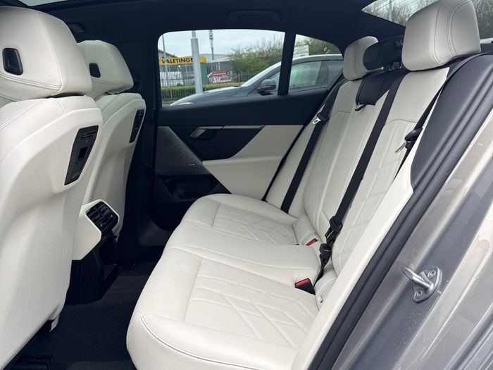 BMW i5 2024