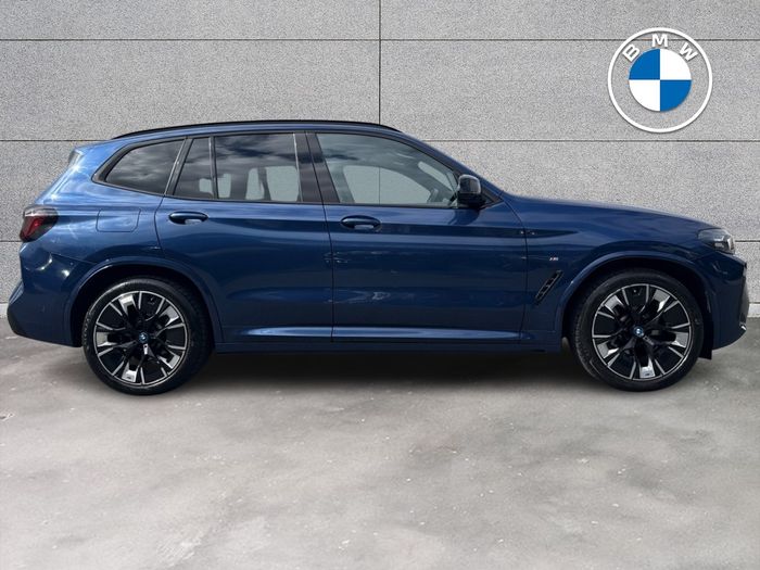 BMW iX3 2023