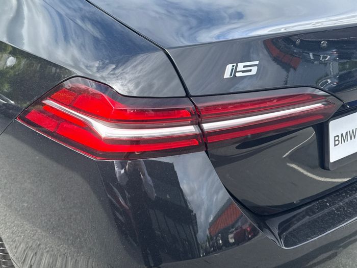 BMW i5 2025