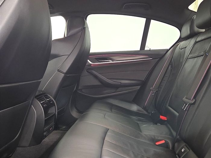 BMW 5 Series 2021