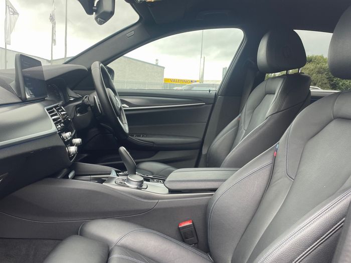 BMW 5 Series 2021