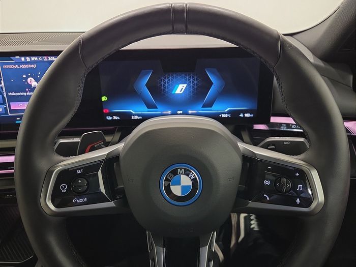 BMW i5 2025