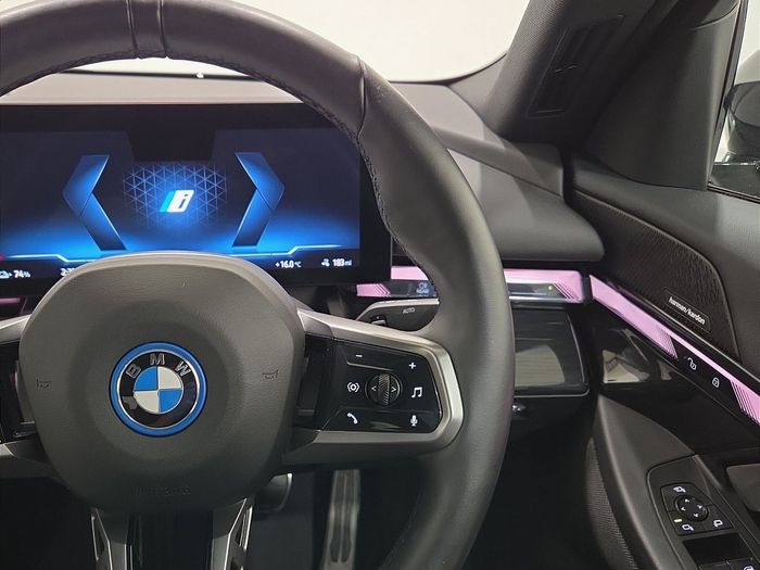 BMW i5 2025