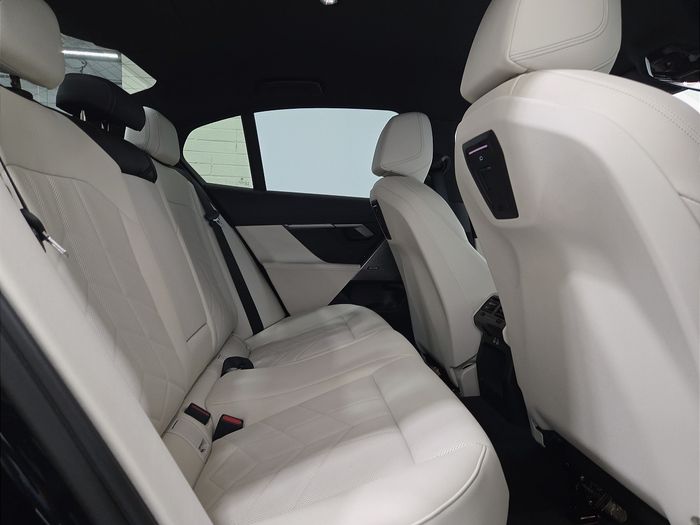 BMW i5 2025