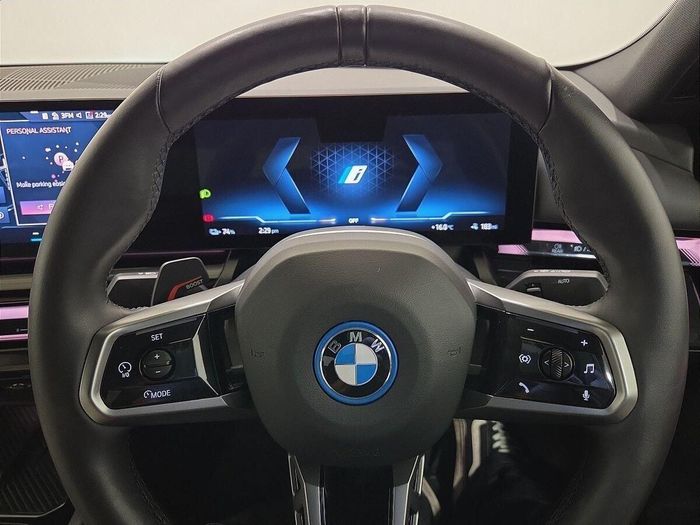 BMW i5 2025