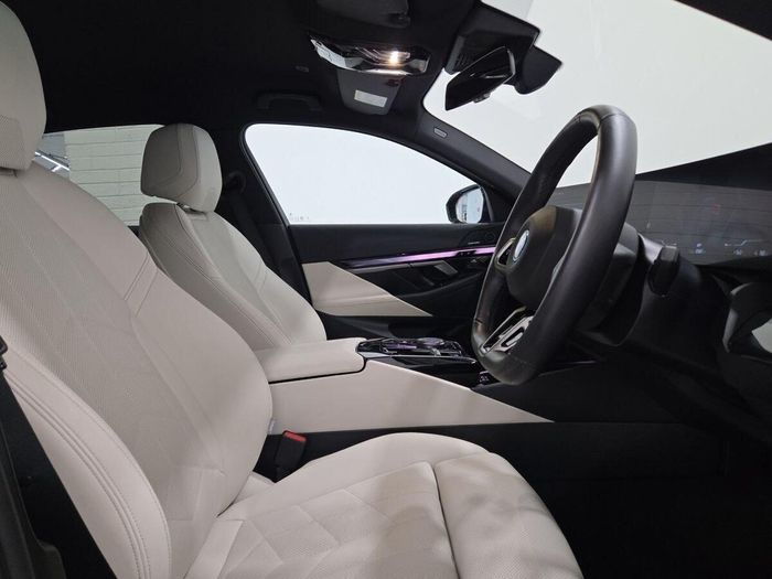 BMW i5 2025
