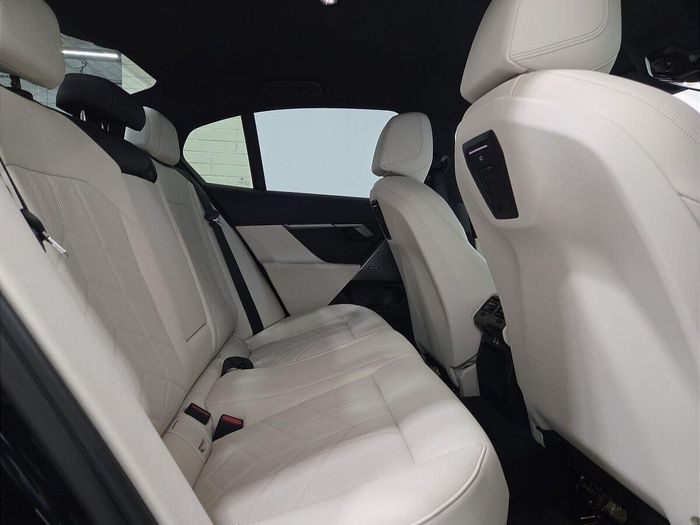 BMW i5 2025