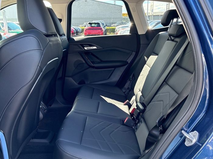BMW iX1 2025