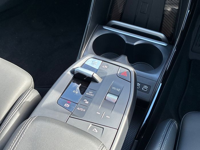 BMW iX1 2025